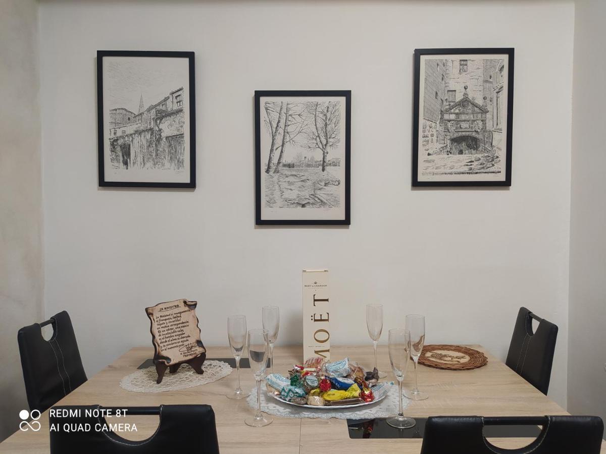 Gonzalo De Berceo 15 " Calidad-Sobrio" And " Free Private Parking " Apartment Логроньо Екстериор снимка